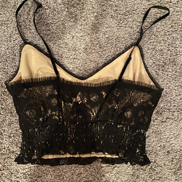 Black lace crop top - Picture 2 of 3